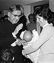 argentina_2c2B19742Bwoman2Bwith2Bbaby.jpg