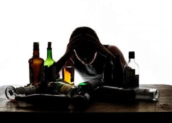 الخمر: مابين أوهام المرح ودوامات الاكتئاب