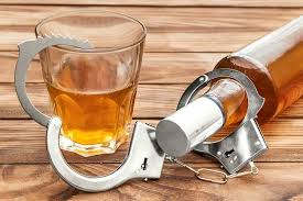 الخمر: مابين أوهام المرح ودوامات الاكتئاب