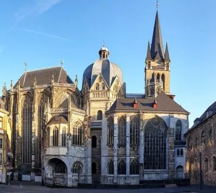 الفن الكارولنجي في الكنائس – الفن الكنسي