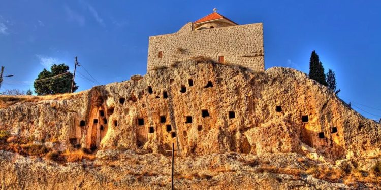 شير و كنيسة مار يوحنّا المعمدان القديمة في بلدة أميون – كنائس لبنان