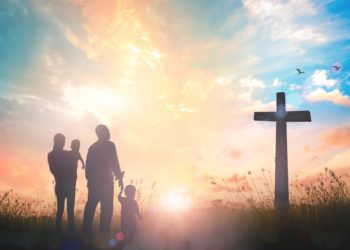 العائلة المسيحية كنيسة صغيرة