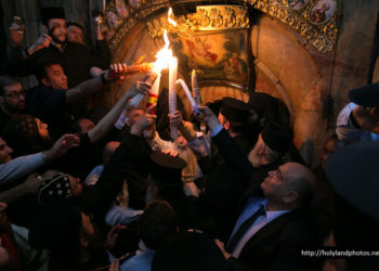 فيض النّور السنوي: هل نحتفل فيه بالقيامة؟ – الأب نقولا سجيع الشامي