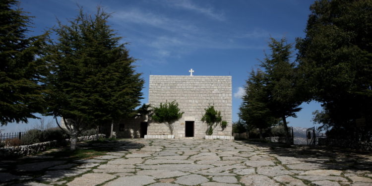 محبسة مار بطرس وبولس (محبسة القديس شربل العجائبية) – عنايا – كنائس لبنان