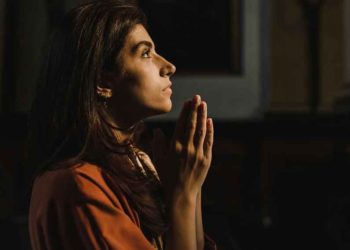 الزمن يُظهر أصالة معدن إيماننا