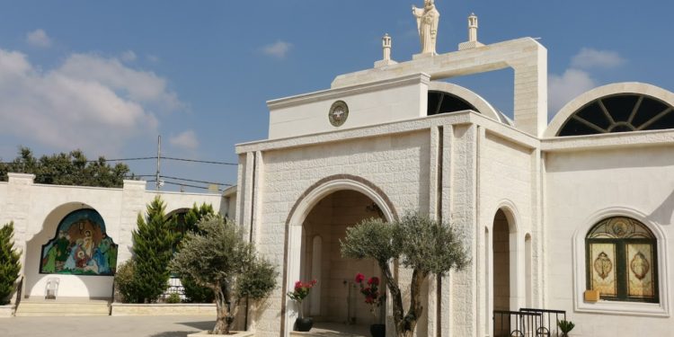 كنيسة ومزار سيدة الجبل (الأردن) – كنائس متفرقة