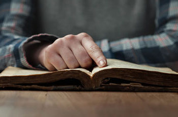 تفرّغ لخلاص نفسك وطهّر قلبك – كيرلس الأورشليمي