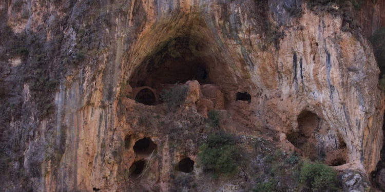 دير الصليب ومحابس مار بسكوان ومار سلوان (وادي حولات حدشيت) – كنائس لبنان