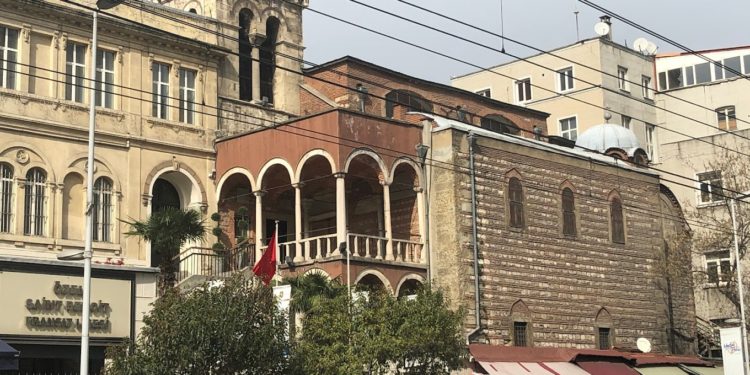 كنيسة ومتحف القديسة بنويت (إسطنبول) – كنائس تركيا