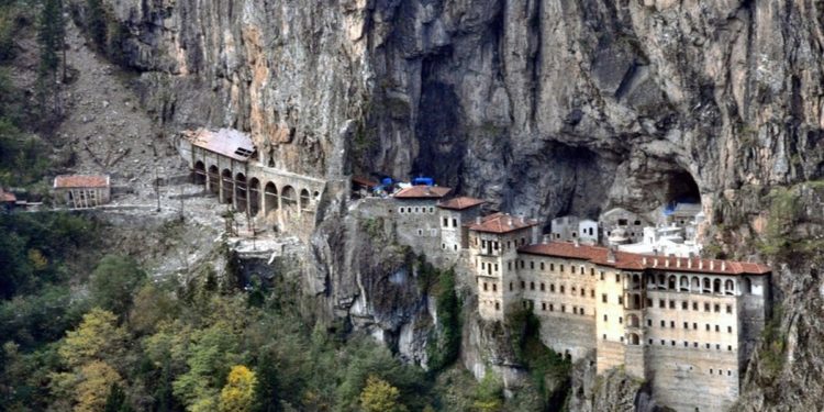 دير والدة الإله سوميلا والأيقونة العجائبية – طرابزون – كنائس تركيا