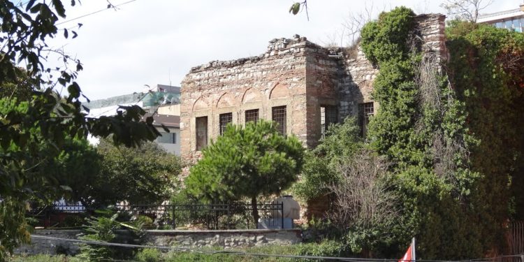 كنيسة زنار العذراء – تشالكوبريتيا – كنائس تركيا