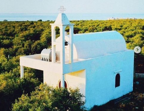 كنيسة سيِّدة الخرايب الحرشية (عيدها في ٢١ أيلول عيد ميلاد العذراء في التقويم الشرقي) – أنفة – كنائس لبنان