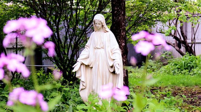 مريم العذراء… فجر يسبق شروق المخلّص