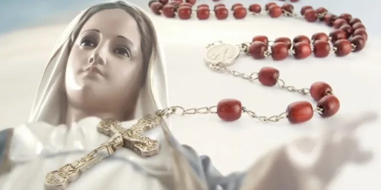 صلاة رائعة لسيّدة الورديّة المقدّسة لحماية العائلة