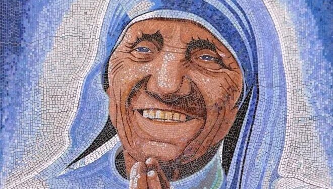 «عظيمة في الحُبّ»… البابا فرنسيس يُدرج تريزا دي كالكوتا في التقويم الروماني العام