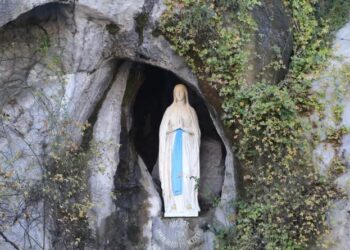 «أنا سيّدة الحبل بلا دنس»… 5 حقائق مذهلة عن ظهورات لورد