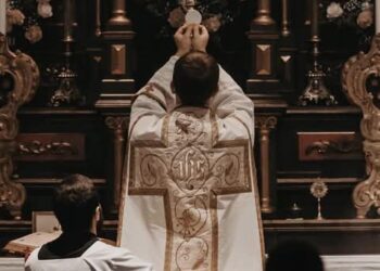 لماذا يجب علي أن أذهب إلى القداس ؟