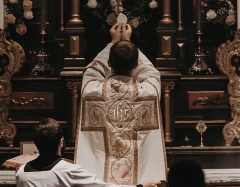 لماذا يجب علي أن أذهب إلى القداس ؟