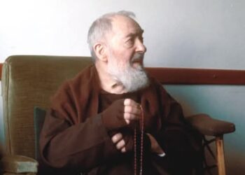 لماذا أطلق الأب بيو على المسبحة الوردية اسم “السلاح”؟