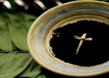 لماذا “اثنين الرماد”؟ وما معنى “إلى التراب تعود”؟ – الأب رالف شمعون