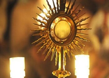 ساعة سجود- “مِن الموتِ إلى المجد: دروبُ القيامة في قلبِ الإنسان”