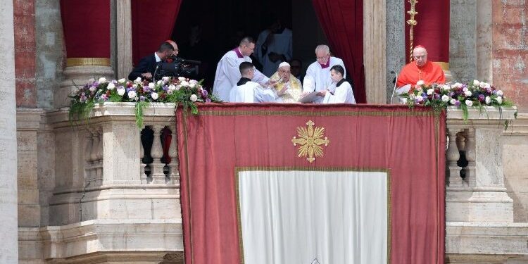 رسالة البابا فرنسيس إلى مدينة روما والعالم بمناسبة عيد الفصح 2025