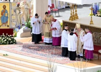 البابا فرنسيس: لنركض للقاء يسوع ولنسمح لكلمته أن تنير مسيرتنا