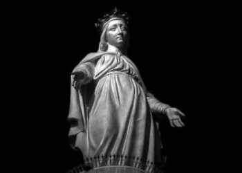 إليكِ الورد يا مريم (الشهر المريمي) – تاريخها