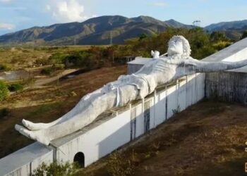 أكبر صليب في العالم للمسيح المصلوب – كنائس متفرقة