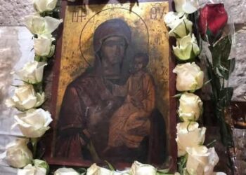 كنت أتساءل لماذا سحرتني هذه الأيقونة القديمة الداكنة (أيقونة أميون العجائبية) ؟