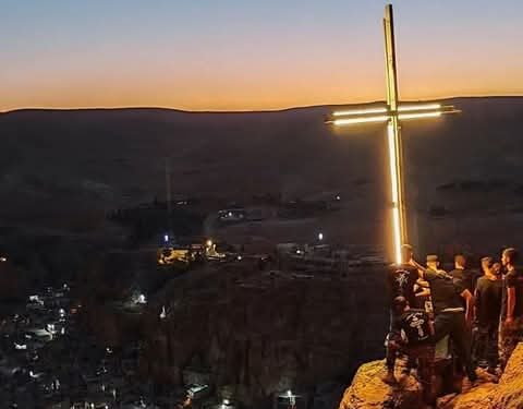 من أخبار الآباء القديسين … بقوة الصليب تراجع البحر!!