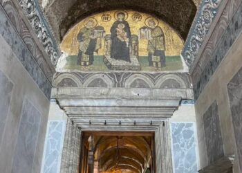 دليل شامل عن فسيفساء كنيسة آيا صوفيا – كنائس تركيا