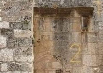 عند دخولنا كنيسة المهد ننحني خشوعا