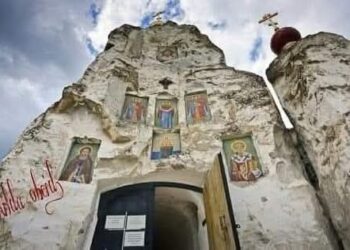 كنيسة سباسكي الكنيسة الكهف في روسيا (كنيسة منحوتة في الصخر) – كنائس متفرقة