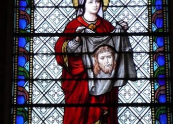 من هي فيرونيكا التي مسحت وجه يسوع بالمنديل ؟ شرح اللوحة رقم ٦ من مراحل درب الصليب . أين يوجد المنديل حالياً؟