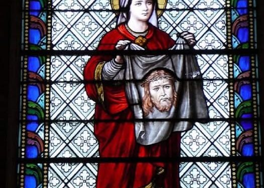 من هي فيرونيكا التي مسحت وجه يسوع بالمنديل ؟ شرح اللوحة رقم ٦ من مراحل درب الصليب . أين يوجد المنديل حالياً؟